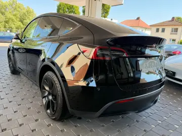 TESLA Model Y Long Range 584 Dual Motor AWD Matrix-LED