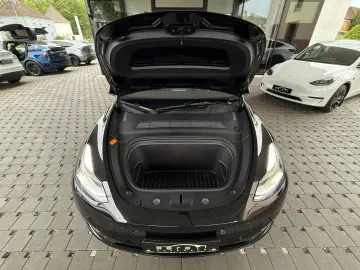 TESLA Model Y Long Range 584 Dual Motor AWD Matrix-LED