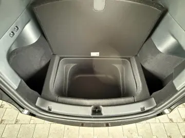 TESLA Model Y Long Range 584 Dual Motor AWD Matrix-LED
