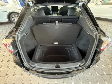TESLA Model Y Long Range 584 Dual Motor AWD Matrix-LED
