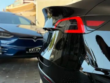 TESLA Model Y Long Range 584 Dual Motor AWD Matrix-LED
