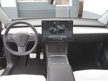 TESLA Model Y Performance  interior alb EAP
