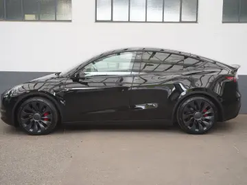 TESLA Model Y Performance  innen weiß EAP