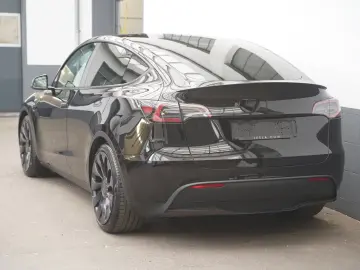 TESLA Model Y Performance  interior alb EAP