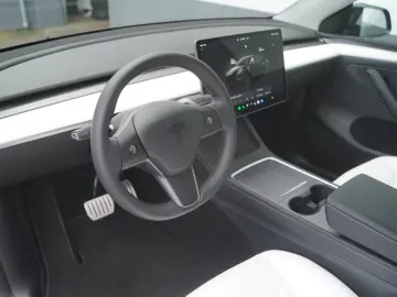 TESLA Model Y Performance  interior alb EAP