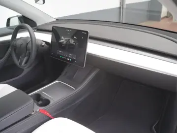 TESLA Model Y Performance  interior alb EAP