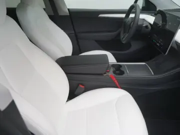 TESLA Model Y Performance  interior alb EAP