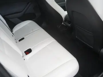 TESLA Model Y Performance  interior alb EAP