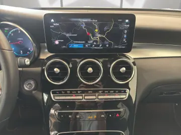 MERCEDES-BENZ GLC 220 d 4M BUSIN AHK LED RFK VERK.AS…