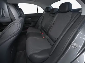 MERCEDES-BENZ C 180 LED KAM TOTWINKEL ST-HT NAVI RWD
