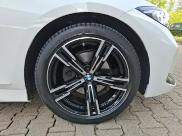BMW 320i Limousine M Sportpaket Navi