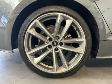 AUDI A5 SpB 40 TFSI S-Line Black NAV MATRIX VCOCK KAM