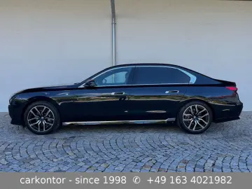 BMW 740d xDr.  M SPORT FOND ENT LOUNGE SEAT AT DOORS
