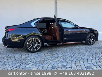 BMW 740d xDr.  M SPORT FOND ENT LOUNGE SEAT AT DOORS