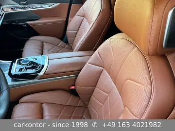 BMW 740d xDr.  M SPORT FOND ENT LOUNGE SEAT AT DOORS