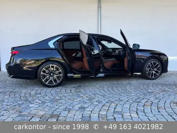 BMW 740d xDr.  M SPORT FOND ENT LOUNGE SEAT AT DOORS