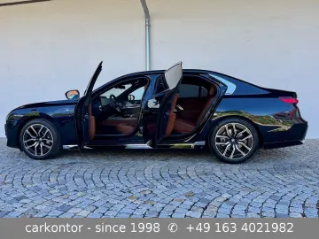 BMW 740d xDr.  M SPORT FOND ENT LOUNGE SEAT AT DOORS