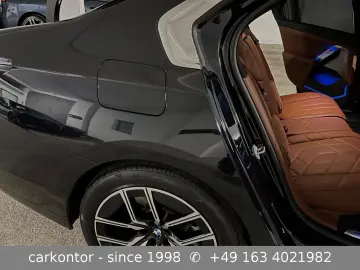 BMW 740d xDr.  M SPORT FOND ENT LOUNGE SEAT AT DOORS