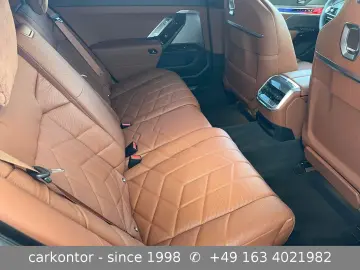 BMW 740d xDr.  M SPORT FOND ENT LOUNGE SEAT AT DOORS