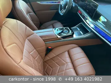 BMW 740d xDr.  M SPORT FOND ENT LOUNGE SEAT AT DOORS