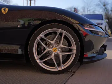 FERRARI Roma