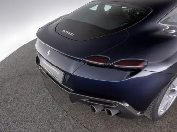 FERRARI Roma