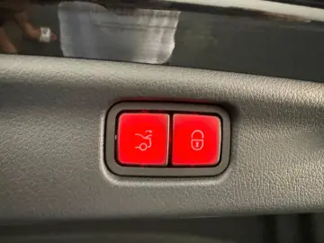 MERCEDES-BENZ C 220 C Limousine  AMG-Line 360 HUD StandH