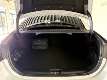 MERCEDES-BENZ E 300 e AMG Line Superscreen 4DBurmester Night