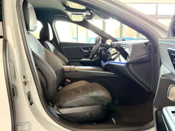 MERCEDES-BENZ E 300 e AMG Line Superscreen 4DBurmester Night