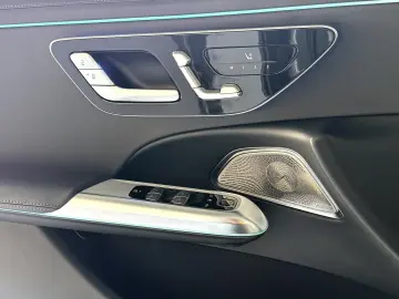 MERCEDES-BENZ E 300 e AMG Line Superscreen 4DBurmester Night