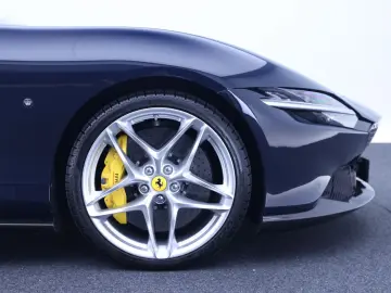 FERRARI Roma