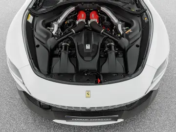 FERRARI Roma
