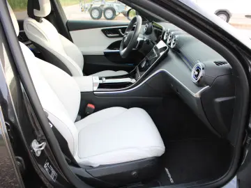MERCEDES-BENZ C 300 AMG AHK MBUX PANO 360 AMBIENTE NIGHT