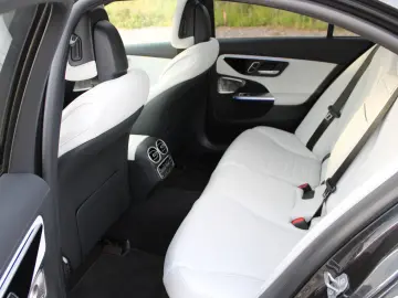 MERCEDES-BENZ C 300 AMG AHK MBUX PANO 360 AMBIENTE NIGHT