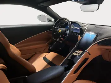 FERRARI Roma