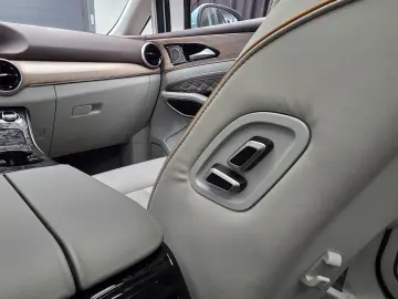 DFSK Forthing 4 Yacht