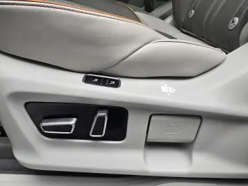 DFSK Forthing 4 Yacht
