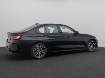 BMW 330i DigitalKey DAB Komfort HiFi Leder 18Zoll