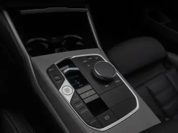 BMW 330i DigitalKey DAB Komfort HiFi Leder 18Zoll