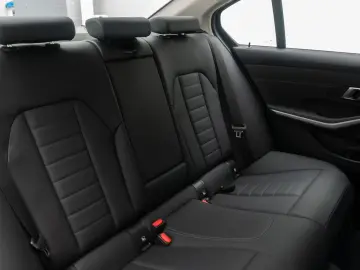 BMW 330i DigitalKey DAB Komfort HiFi Leder 18Zoll