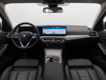 BMW 330i DigitalKey DAB Komfort HiFi Leder 18Zoll