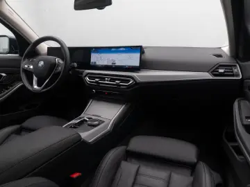 BMW 330i DigitalKey DAB Komfort HiFi Leder 18Zoll