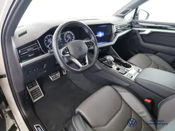 VW Touareg 3.0 V6 TSI 4MOTION R-LINE PANO AHK AREA