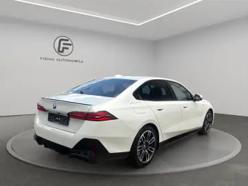BMW 520d Lim. M Sport 360 H&K HUD Gestik Memo Shadow