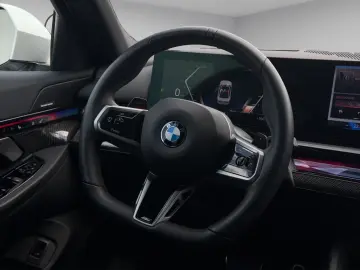 BMW 520d Lim. M Sport 360 H&K HUD Gestik Memo Shadow