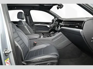 VW Touareg 3.0 l V6 TDI 4MOTION R-Line Black Style