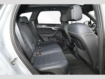 VW Touareg 3.0 l V6 TDI 4MOTION R-Line Black Style