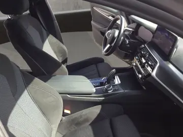 BMW 530e xDrive LIMOUSINE M SPORT LED AHK HIFI