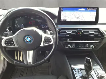 BMW 530e xDrive LIMOUSINE M SPORT LED AHK HIFI