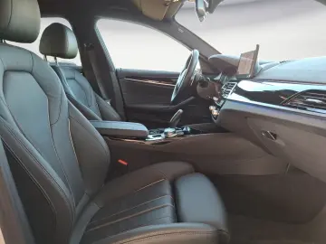 BMW 520d M SPORT Head-Up Driving Assistant Harman Ka